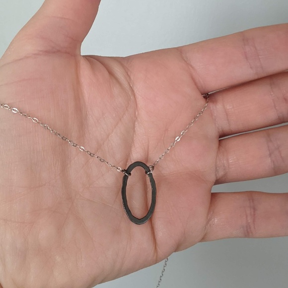 Sterling silver necklace with oxidized hammered oval pendant - Picture 4 of 7